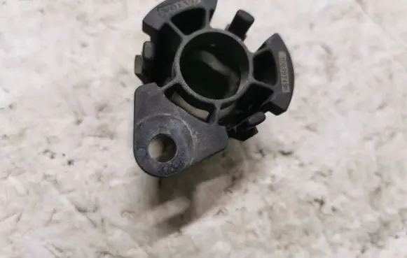 Volvo V50 Radiator mount bracket 30639749