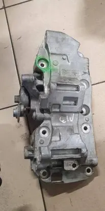 BMW 5 F10 F11 Engine mounting bracket 8506863