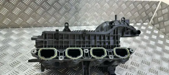 Volkswagen PASSAT B8 Intake manifold 04E145749F