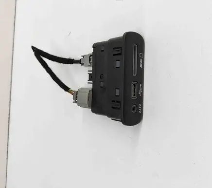 Maserati Ghibli AUX in-socket connector 68332335AB 670102009