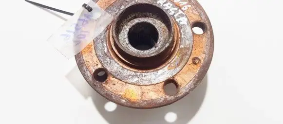 Volkswagen Golf Plus Front wheel hub