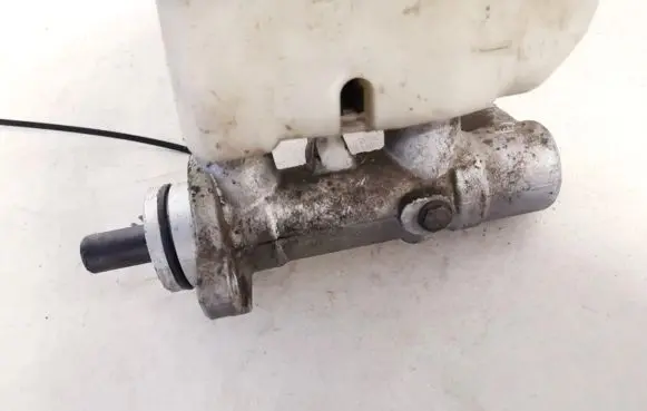 KIA Sorento Master brake cylinder