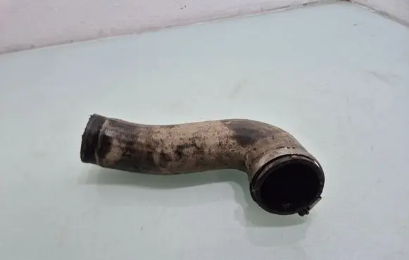 Volkswagen PASSAT B7 Intercooler hose/pipe 