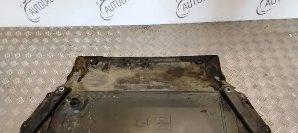 Audi A4 S4 B9 Engine splash shield/under tray 8W0863821