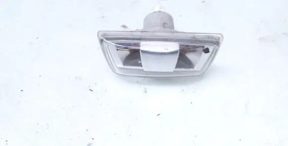 Opel Zafira B Front fender indicator light 13252455