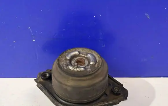 Mercedes-Benz ML W164 Engine mount bracket A2512403117