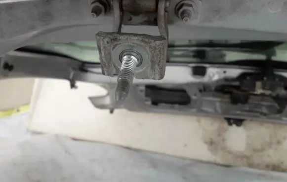 Peugeot 206 Tailgate/trunk/boot hinge
