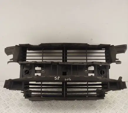 Ford Kuga II Intercooler air guide/duct channel DV448473A