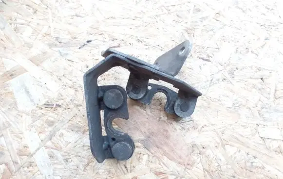 Opel Vectra C Gear shift cable bracket 55351918GA