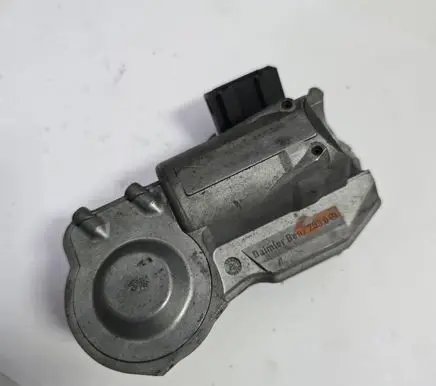 Mercedes-Benz E W211 Steering wheel lock A2034620030