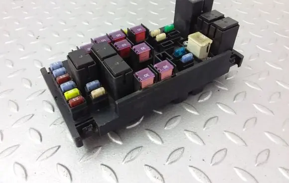 Subaru B9 Tribeca Fuse module 82231XA00A