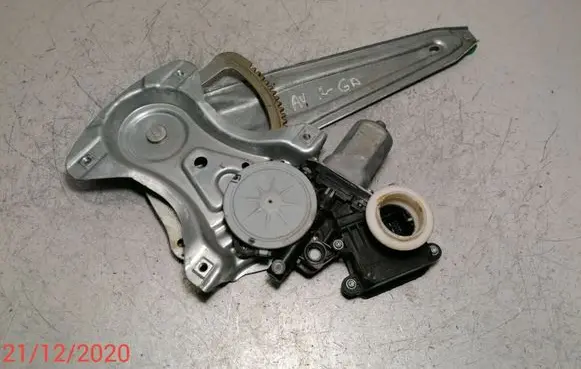Toyota Avensis T270 Rear door window regulator with motor 8570102010