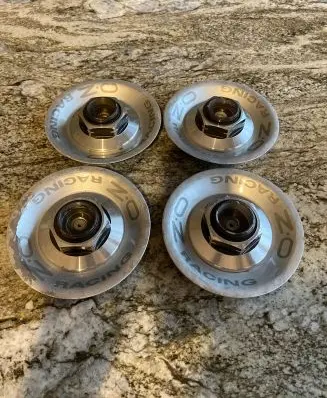 Honda Prelude Non-original wheel cap M575 M601