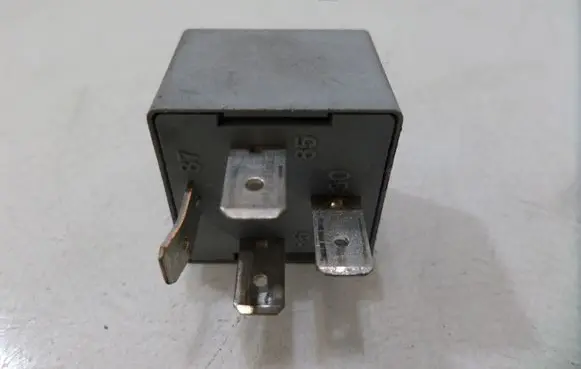 Volkswagen Touran I Other relay 141951253B 20240072