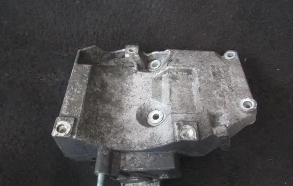 Audi A4 S4 B5 8D Engine mounting bracket 038260885C