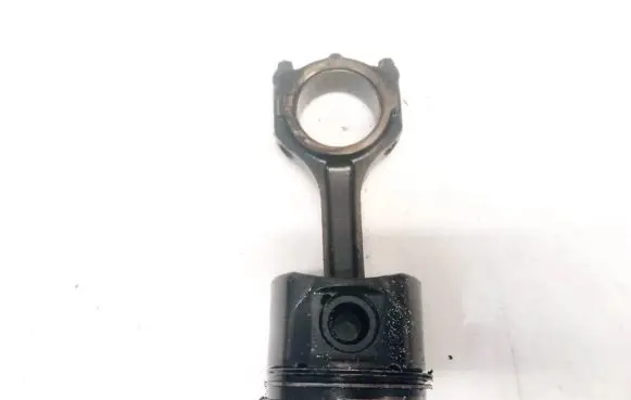 Ford Focus Piston with connecting rod
