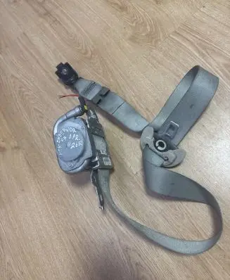 Mitsubishi Endeavor Front seatbelt