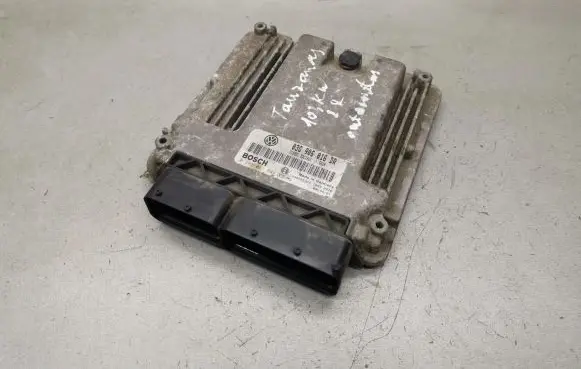 Volkswagen Touran I Engine control unit/module 03G906016DR 0281011844