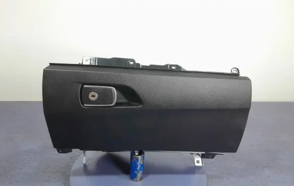 BMW 6 F12 F13 Glove box