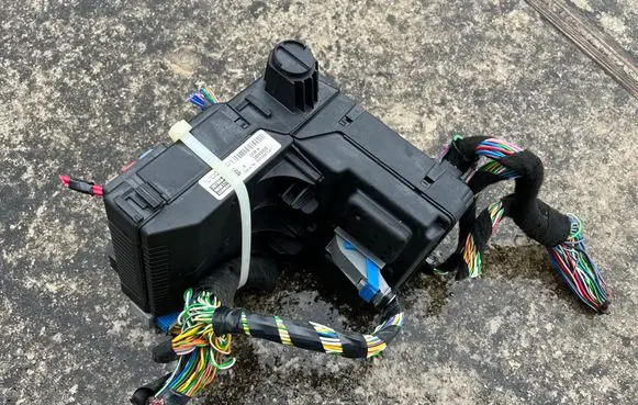 Volvo XC90 Fuse module 30765643