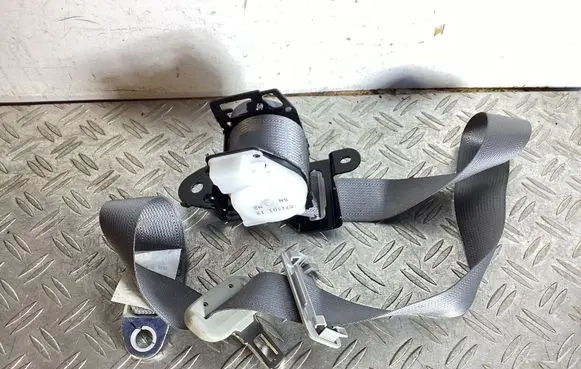 Lexus LS 460 - 600H Middle seatbelt (rear) TKAF0EF870 1040955