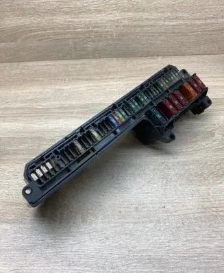 BMW 5 E60 E61 Fuse module 6932452 10688710