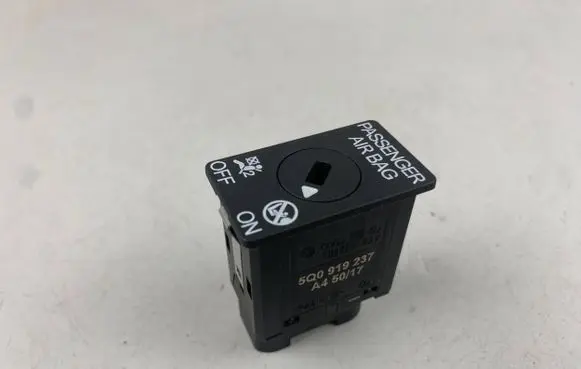 Passenger airbag on/off switch