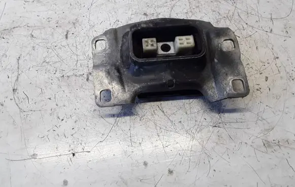 Volvo S40 Engine mount bracket