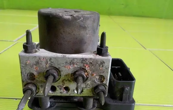 Mitsubishi Outlander ABS Pump MB44WDE3X091 10AB19