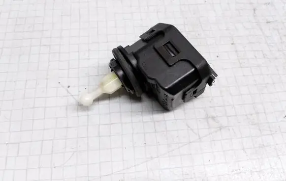 Volkswagen Golf IV Headlight level adjustment motor 1J0941295C 007878