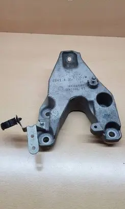 BMW 4 F32 F33 Engine mounting bracket 6864719