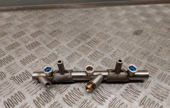 Audi Q7 4M Fuel main line pipe 06E130089AF