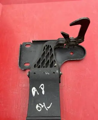 Audi A8 S8 D3 4E Engine bonnet/hood lock/latch loop/hook 4E0823485B