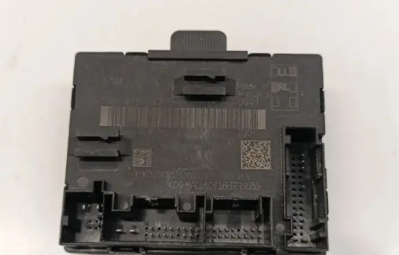 Volkswagen PASSAT B8 Door control unit/module 5Q0959592F