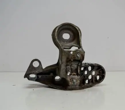 Volkswagen PASSAT B5 Engine mounting bracket 8E0199351A
