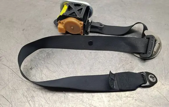 Toyota Avensis T250 Front seatbelt 7322005051 TEAF2EF050P