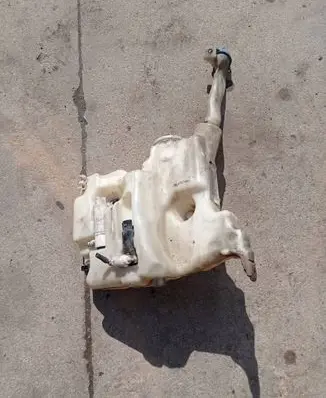 Mercedes-Benz GL X164 Windshield washer fluid reservoir/tank a1648690020