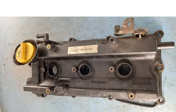 Nissan Quest Rocker cam cover 