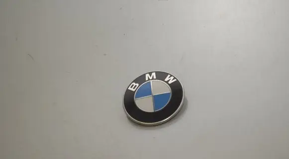 Manufacturer badge logo/emblem