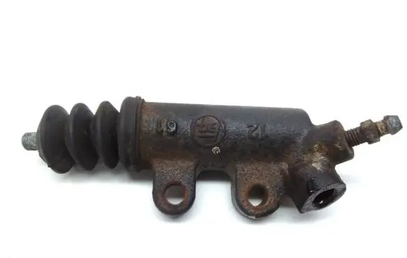 Clutch slave cylinder