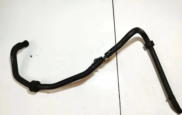 Volkswagen PASSAT B6 Engine coolant pipe/hose