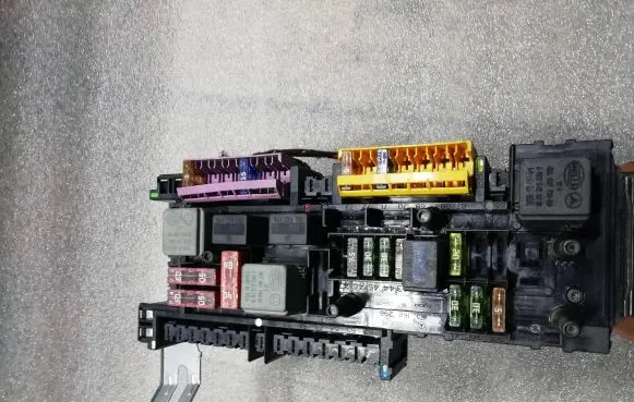 Mercedes-Benz E W212 SAM control unit 2129003702 00962056