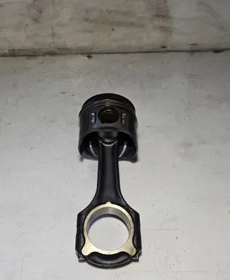 Mercedes-Benz Vito Viano W639 Piston with connecting rod 8854A