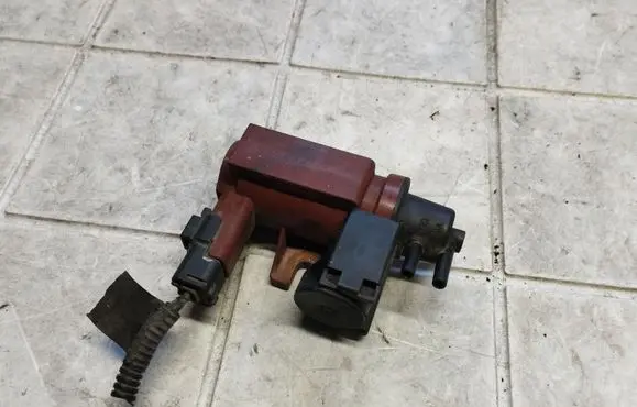 Volvo V50 Turbo solenoid valve 6G9Q9E882CA