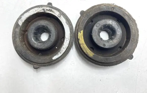 Radiator mount bracket