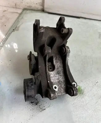 Citroen Berlingo Engine mounting bracket 9643834880 96348179