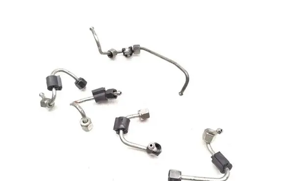 Skoda Octavia Mk3 (5E) Fuel injector supply line/pipe 