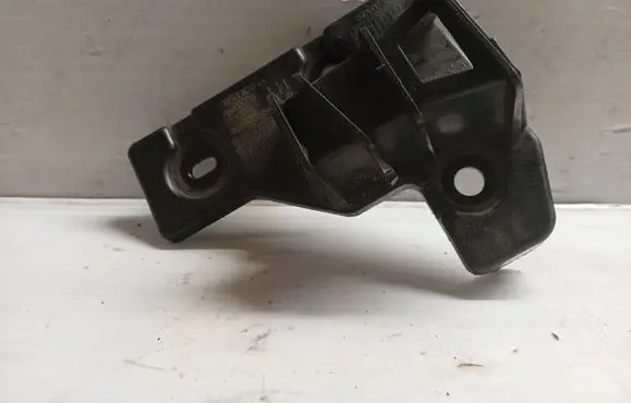 Volvo XC90 Front bumper mounting bracket 31353763