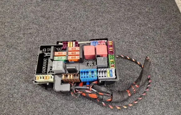 Mercedes-Benz GLC X253 C253 Fuse module A2059068501 A2055400840
