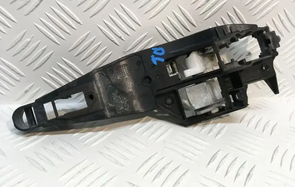 Rear door exterior handle/bracket